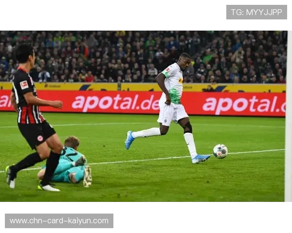 门兴图拉姆在对抗演练里力量感十足