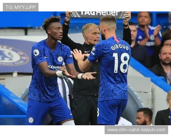 劳塔罗轻轻挑球摆脱对手完成射门:从场上技艺到日常装备的轻盈之道