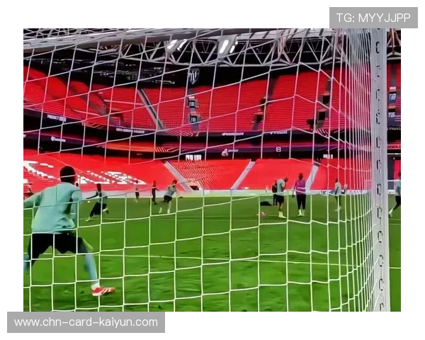 热刺前场组织合理，孙兴慜弧线球滑入远角