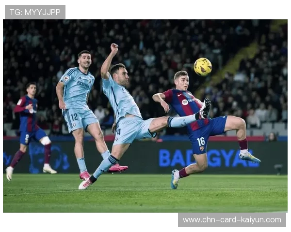 西甲巴萨边路串联流畅，主场观众情绪高涨